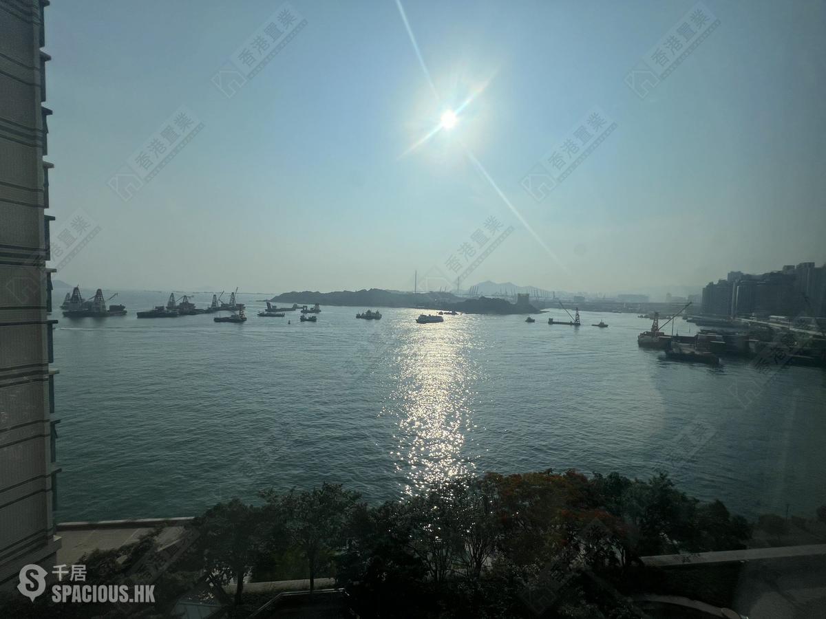 Tai Kok Tsui - The Long Beach 01
