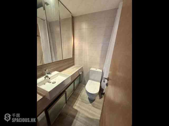 Sai Ying Pun - Island Crest Block 1 03