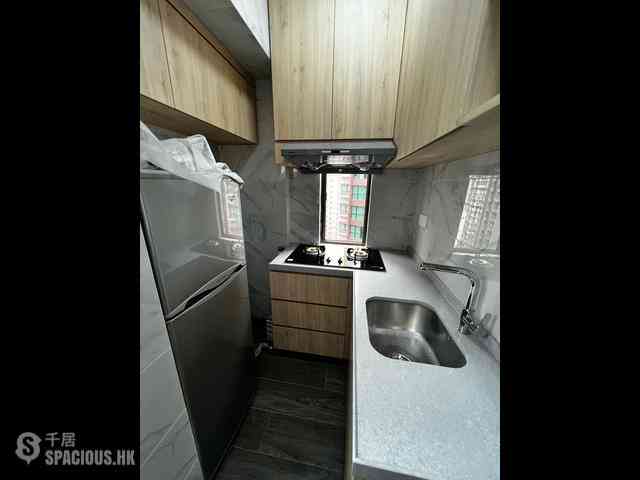 Mid Levels Central - Good View Court 05