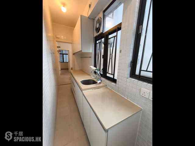 Causeway Bay - Kin Ga Building 04
