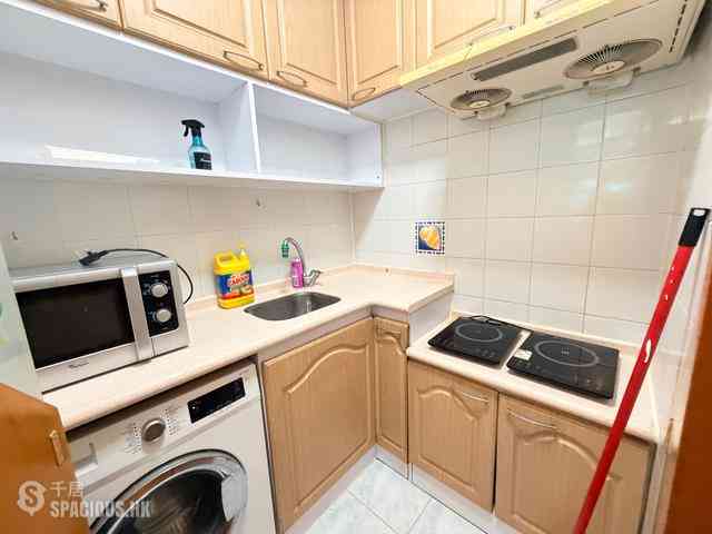 Causeway Bay - Lai Yuen Apartments 10