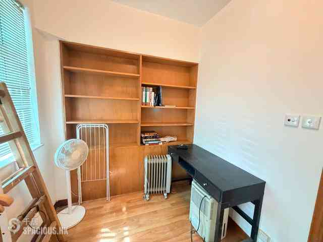 Causeway Bay - Lai Yuen Apartments 09