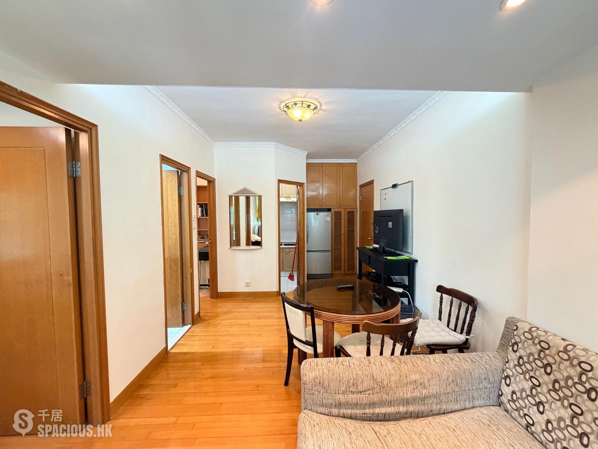 Causeway Bay - Lai Yuen Apartments 01