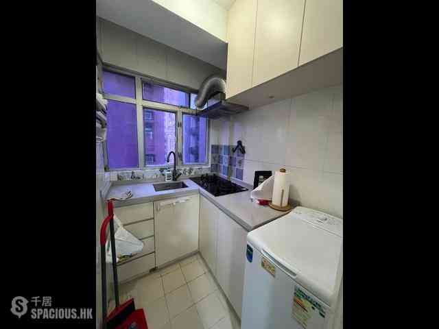 Sai Ying Pun - Fung Yat Building 04