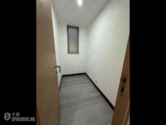 Sai Ying Pun - Island Crest 05