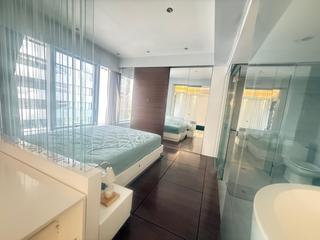 Wan Chai - Convention Plaza Apartments 05