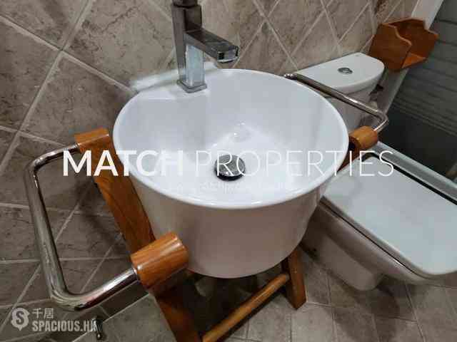 Mid Levels West - Hing Wah Mansion 13