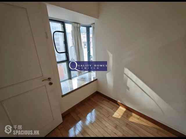 Sheung Wan - Queen's Terrace Block 1 07