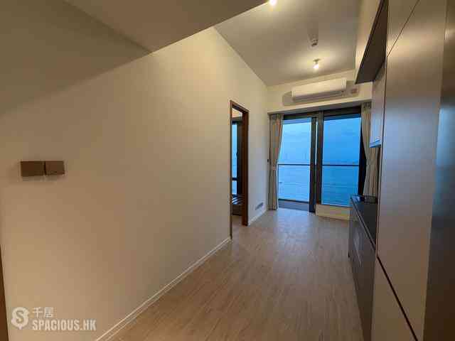 Sai Ying Pun - Des Voeux W Residence 01