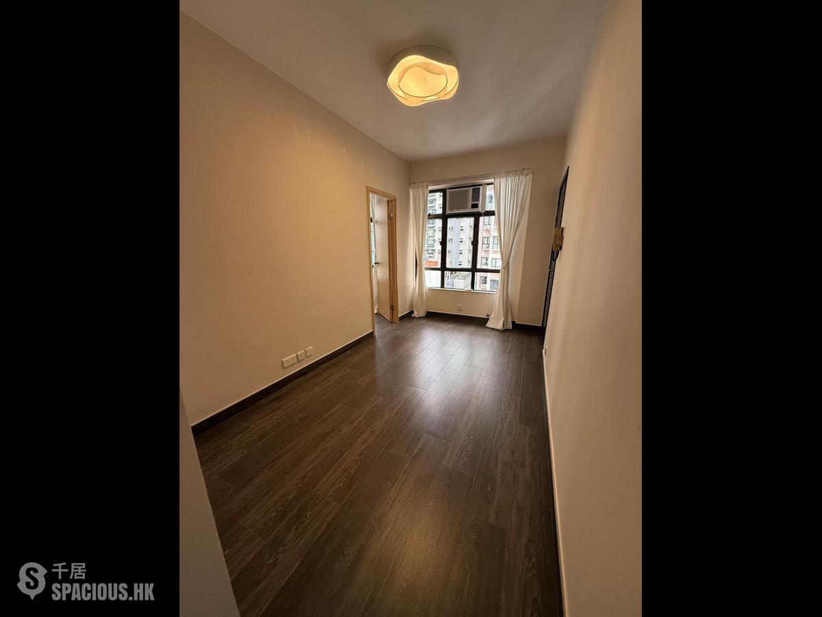 Mid Levels Central - Good View Court 01