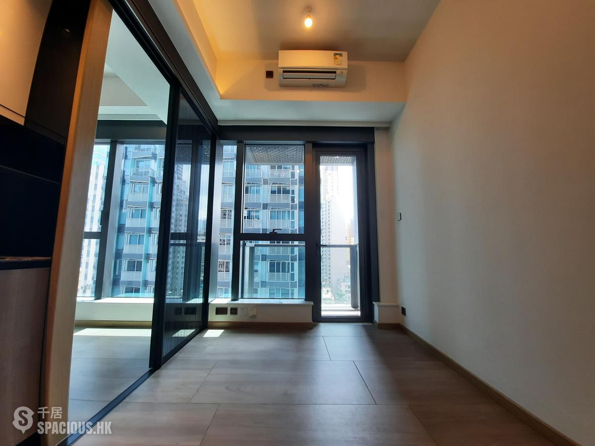 Sai Ying Pun - Two・Artlane 01