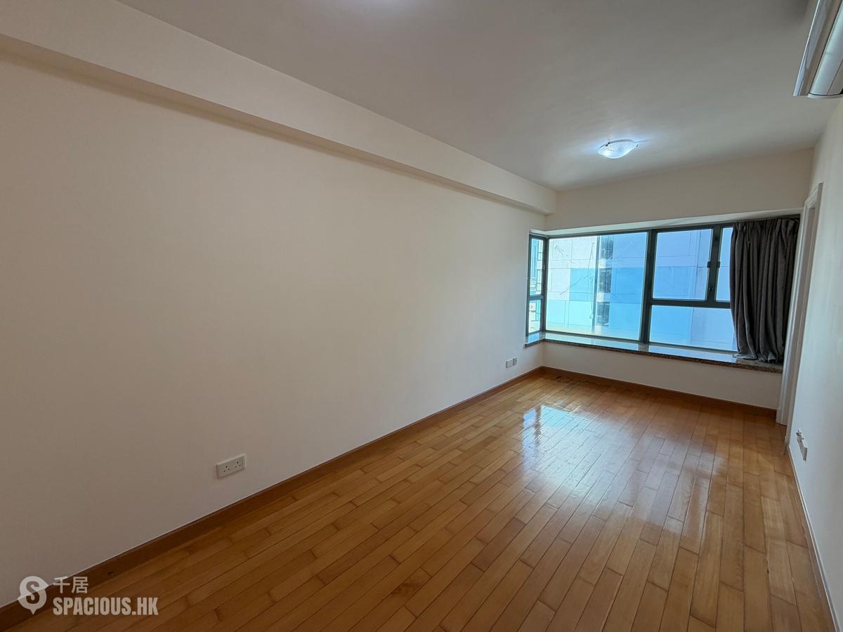 Sheung Wan - Queen's Terrace Block 1 01