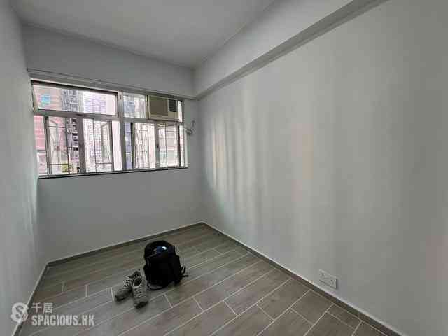 Sai Ying Pun - Tone Hing Building 01