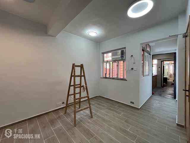 Sai Ying Pun - Tone Hing Building 02