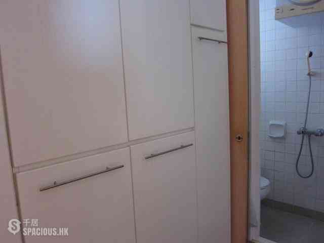 Quarry Bay - The Orchards Block 2 04