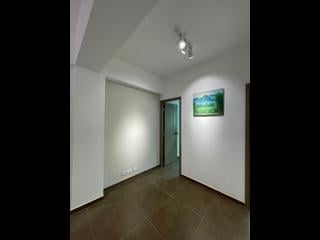 Wan Chai - Cheong Ip Building 08