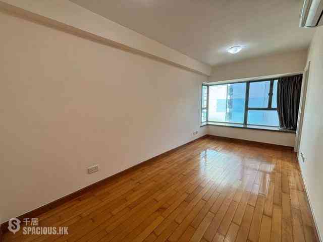 Sheung Wan - Queen's Terrace 02
