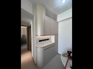 Gold Coast / So Kwun Wat - Grand Jeté 02