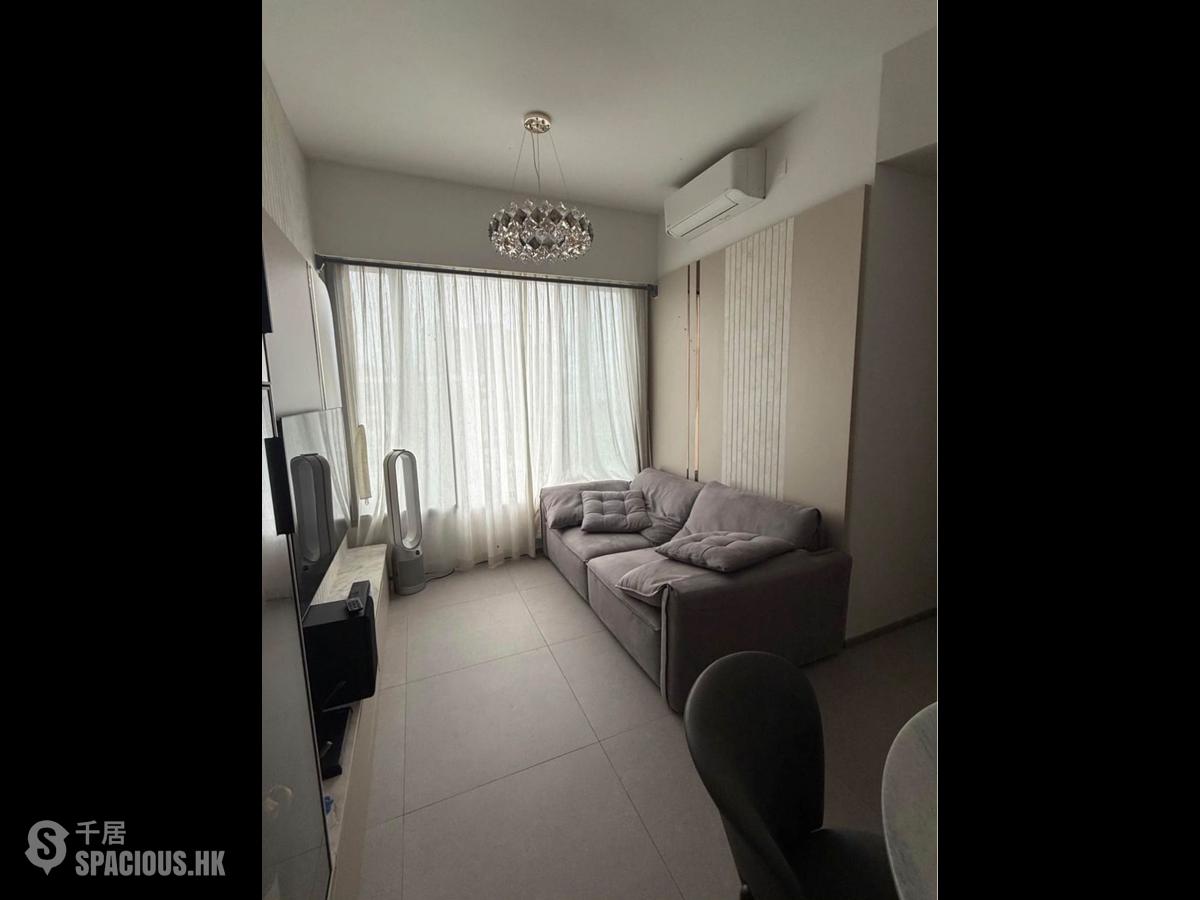 Gold Coast / So Kwun Wat - Grand Jeté 01