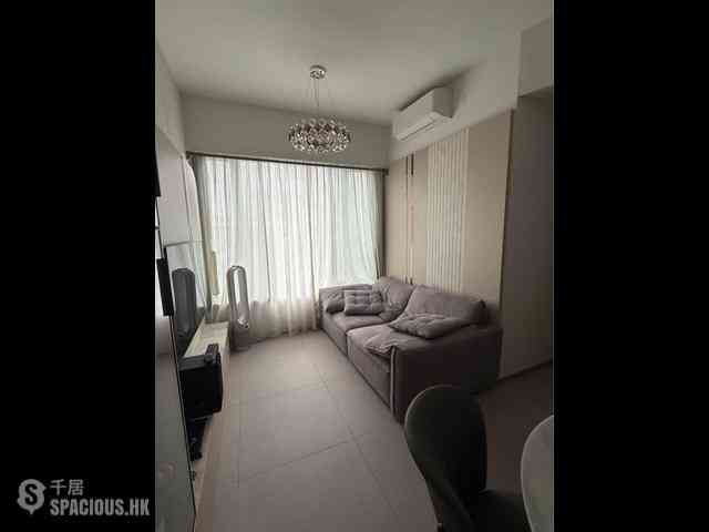 Gold Coast / So Kwun Wat - Grand Jeté 01