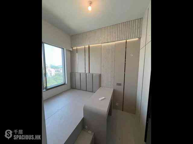 Gold Coast / So Kwun Wat - Grand Jeté 05