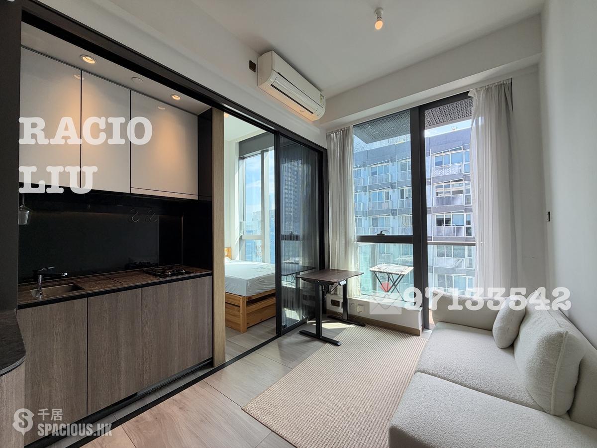 Sai Ying Pun - Two・Artlane 01