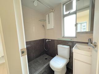 Mid Levels Central - Windsor Court 06