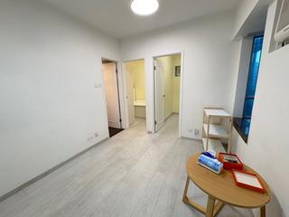 Mid Levels Central - Windsor Court 03