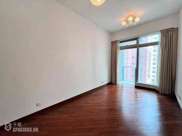 Wan Chai - The Avenue 01