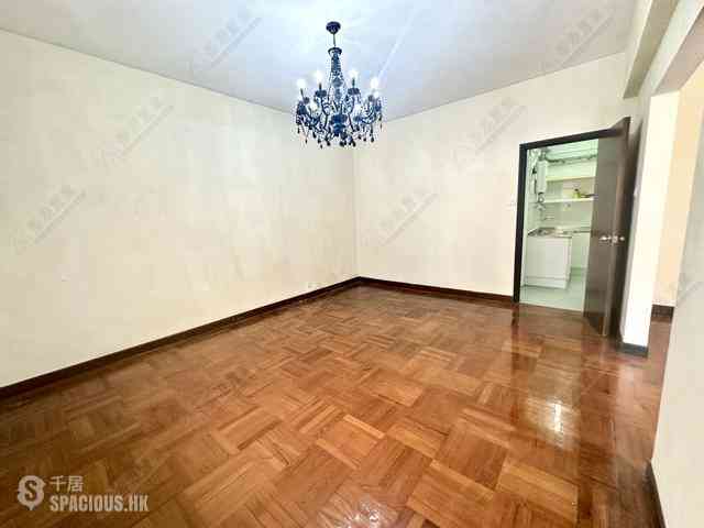 Happy Valley - Antonia House 04