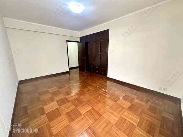 Happy Valley - Antonia House 11