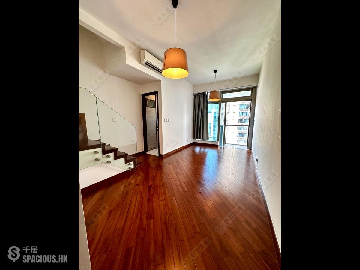 Wan Chai - The Avenue 01