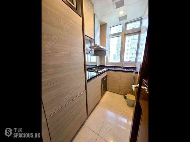 Wan Chai - The Avenue 11