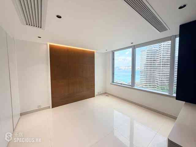 Wan Chai - Convention Plaza Apartments 04