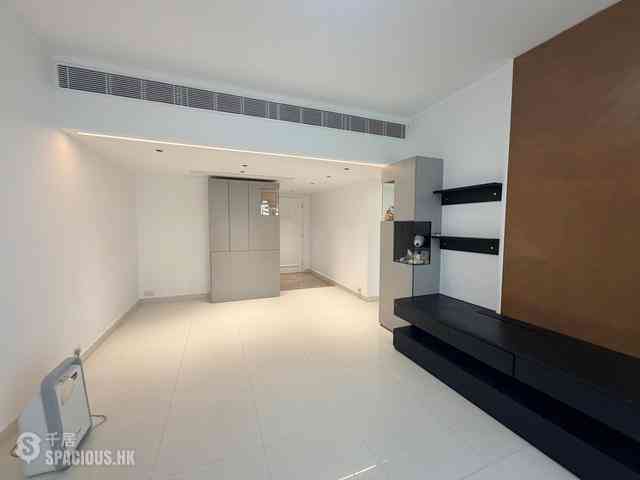Wan Chai - Convention Plaza Apartments 10
