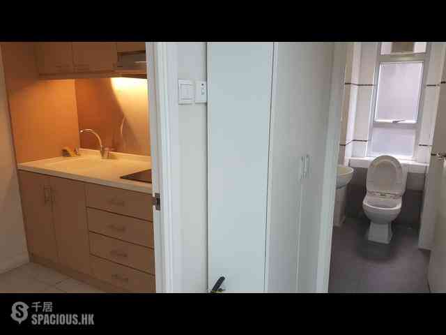 Kwun Tong - Crown Industrial Building 01