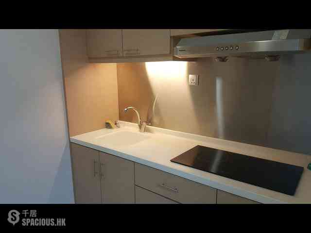 Kwun Tong - Crown Industrial Building 03