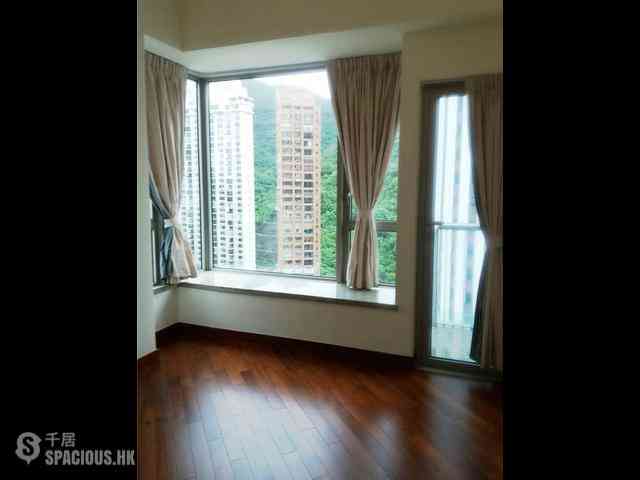 Wan Chai - The Avenue 01