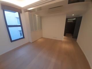 Mid Levels West - Peace Court 02