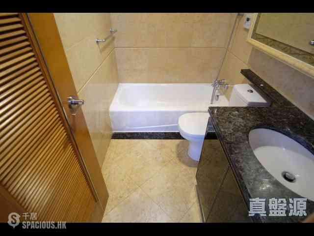 West Kowloon - The Arch Star Tower (Block 2) 01