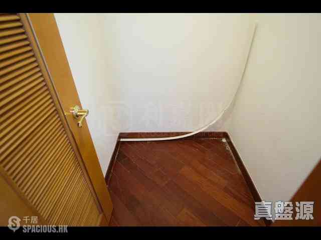 West Kowloon - The Arch Star Tower (Block 2) 02