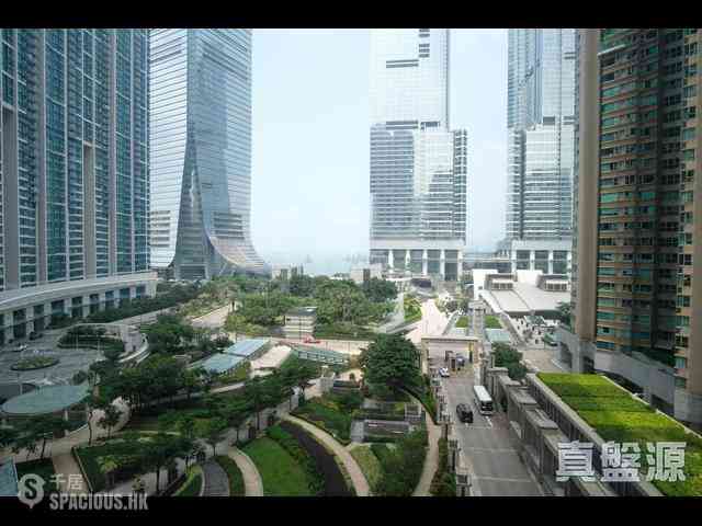 West Kowloon - The Arch Star Tower (Block 2) 07