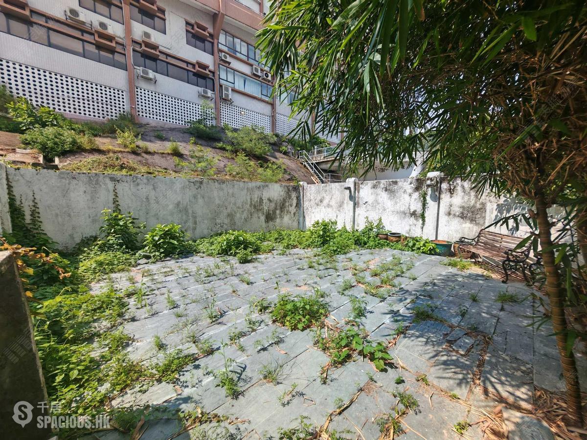 Chung Hom Kok - Cypresswaver Villas Block B 01