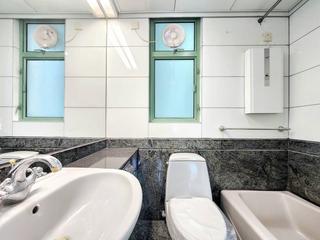 Wan Chai - Royal Court 10