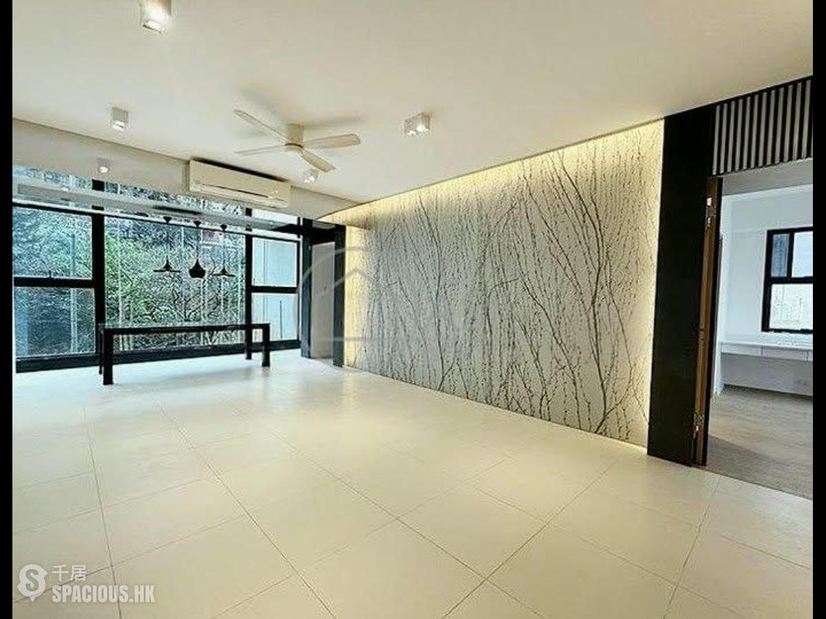 Mid Levels West - Peace Court 01