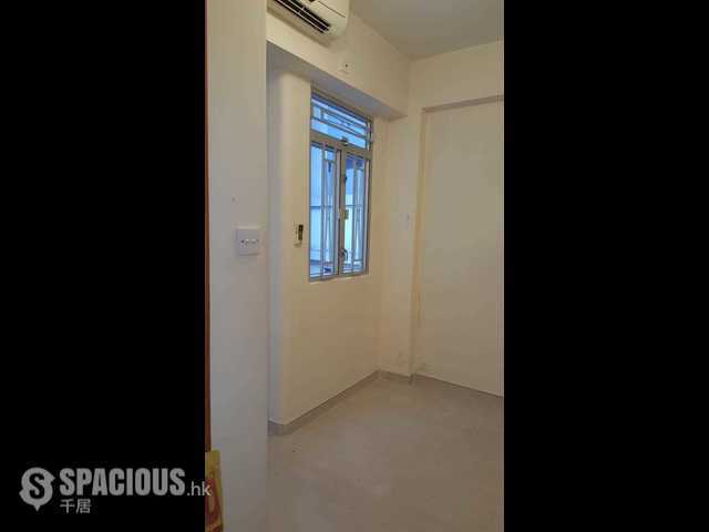 Sheung Wan - 365, Queen's Road Central 01