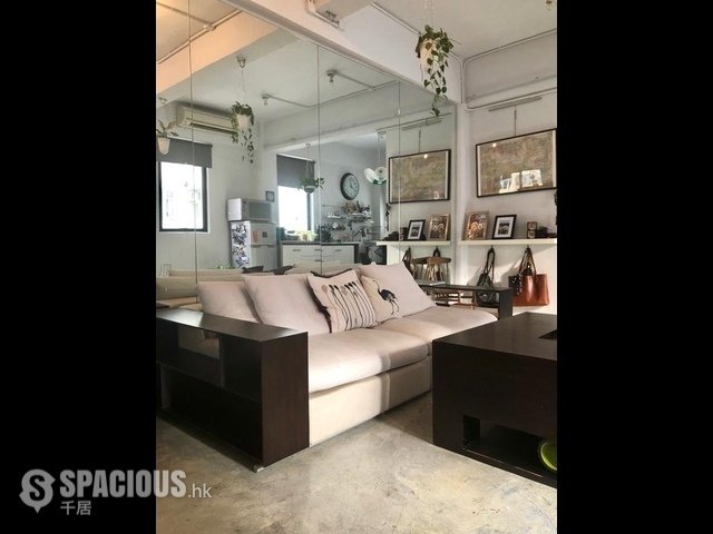 Sai Ying Pun - 151－153 Des Voeux Road West 01