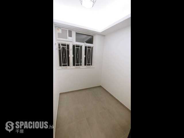 Mong Kok - Lee Man Building 01