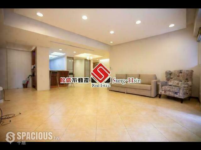 Shilin - No. X, Lane 219, Section 7, Zhongshan North Road, Shilin District, Taipei City, Taiwan 111 01