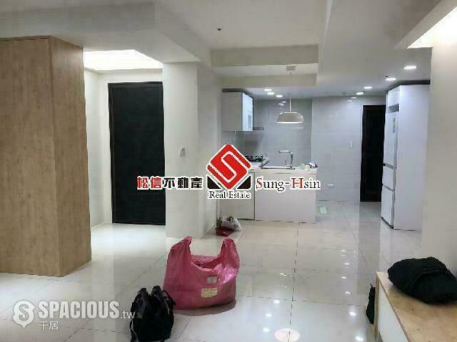 Shilin - No. X, Lane 35, Section 6, Zhongshan North Road, Shilin District, Taipei City, Taiwan 111 01